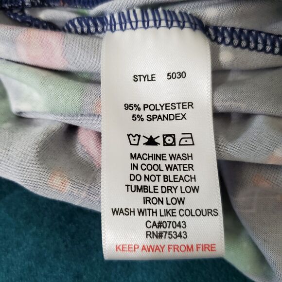 Santa’s Treasures Christmas Shorts Pajamas Size Medium Blue Flamingo Xmas Tree - Picture 11 of 11